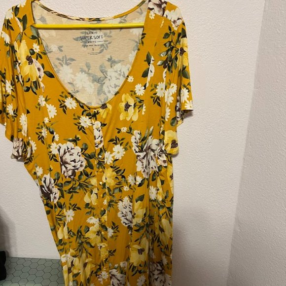 Torrid super soft Baby doll faux button flowy Size 3 X floral Blouse - Picture 1 of 5